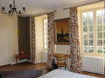 Bed and Breakfast Chateau De La Touche Savigny-Lévescault Exterior foto