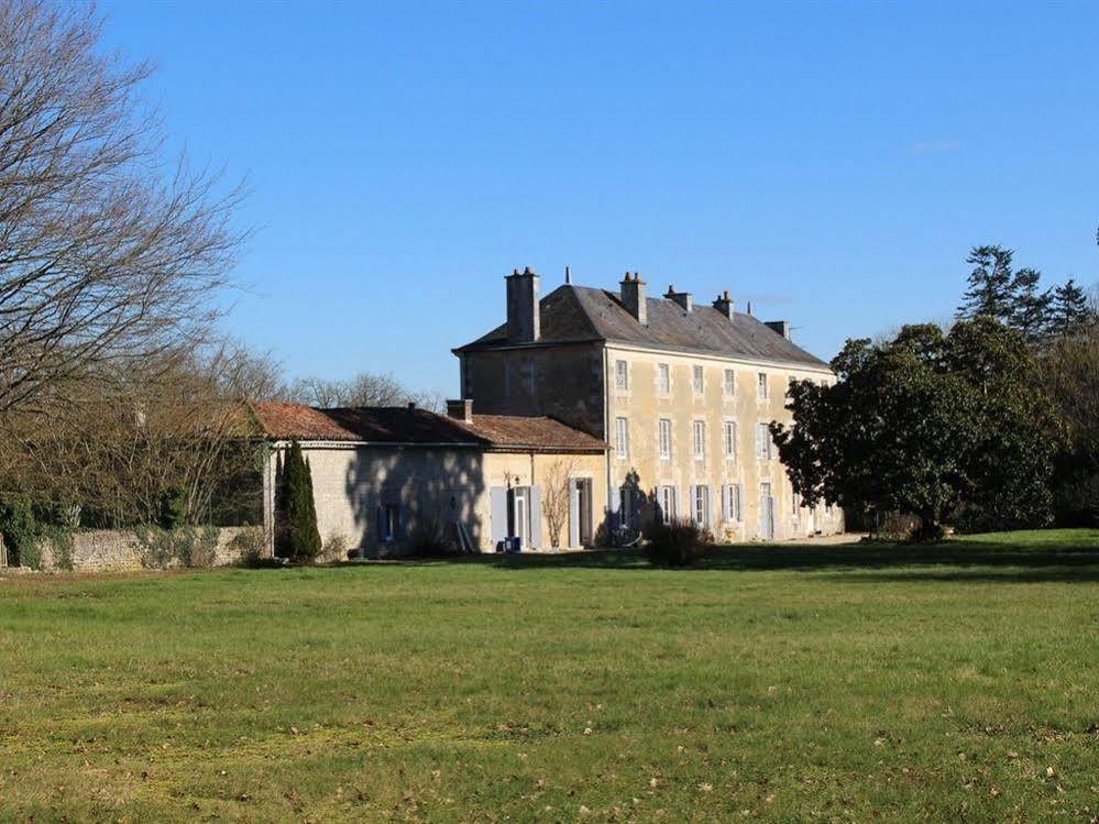 Bed and Breakfast Chateau De La Touche Savigny-Lévescault Exterior foto